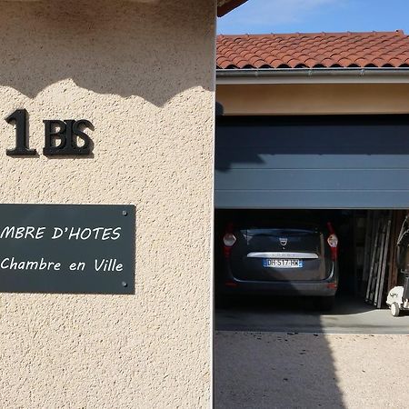 Une Chambre En Ville Savigneux  Εξωτερικό φωτογραφία