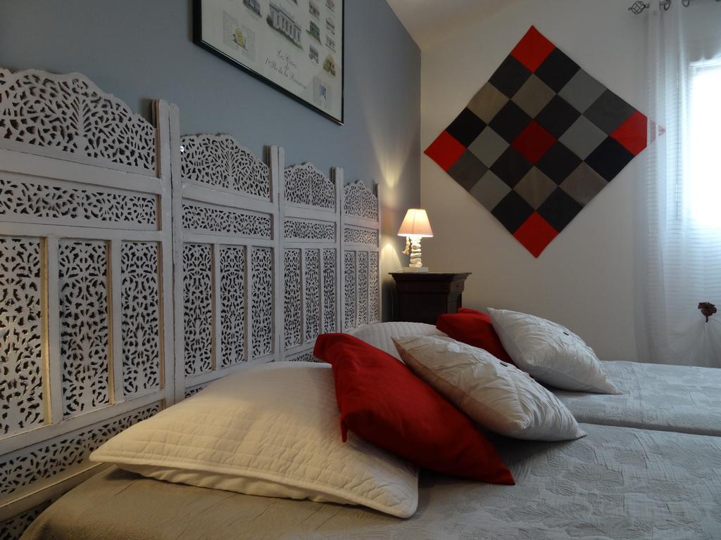 Une Chambre En Ville Savigneux  Δωμάτιο φωτογραφία